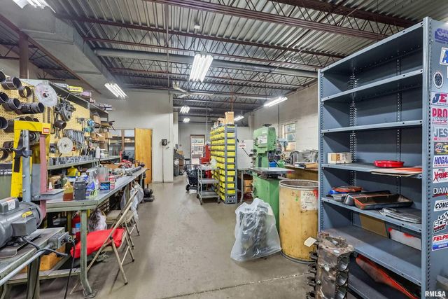 3006 AVENUE OF THE CITIES, Moline, IL 61265