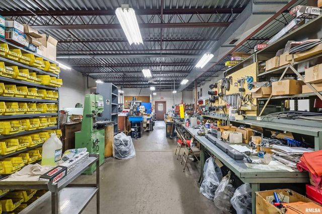 3006 AVENUE OF THE CITIES, Moline, IL 61265