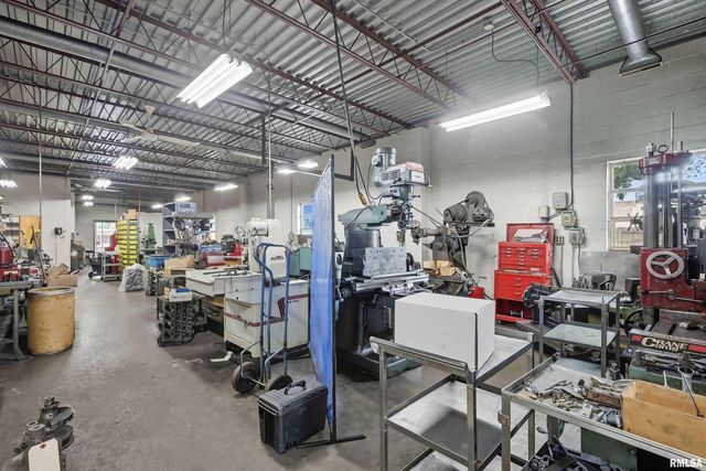 3006 AVENUE OF THE CITIES, Moline, IL 61265