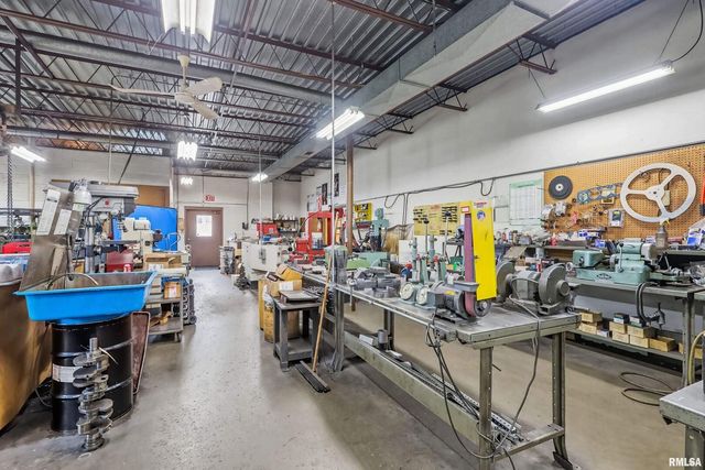 3006 AVENUE OF THE CITIES, Moline, IL 61265