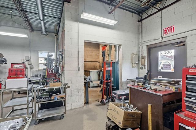 3006 AVENUE OF THE CITIES, Moline, IL 61265