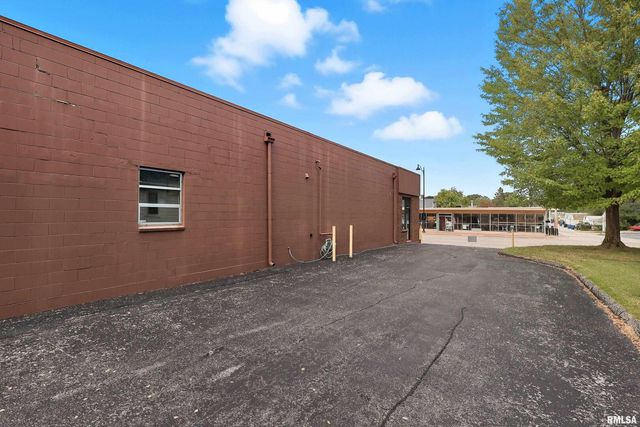 3006 AVENUE OF THE CITIES, Moline, IL 61265