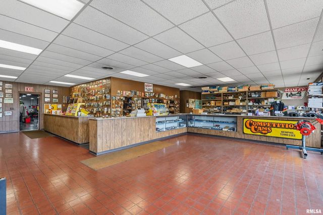 3006 AVENUE OF THE CITIES, Moline, IL 61265