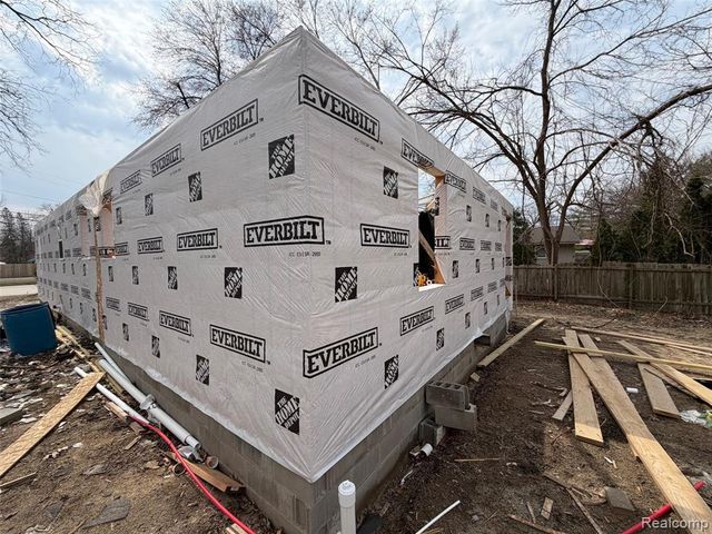 2935 Jackson Boulevard, Highland, MI 48356