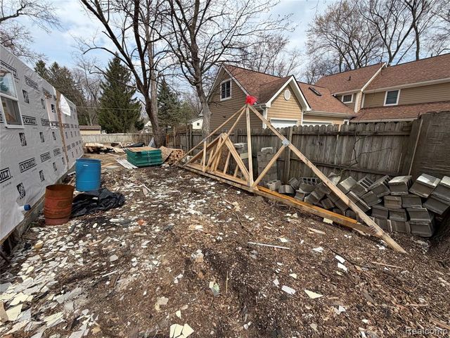 2935 Jackson Boulevard, Highland, MI 48356