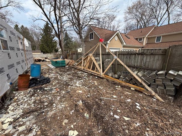 2935 Jackson Boulevard, Highland, MI 48356