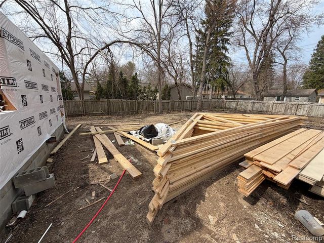 2935 Jackson Boulevard, Highland, MI 48356