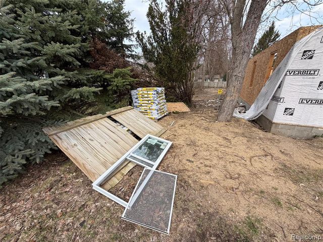 2935 Jackson Boulevard, Highland, MI 48356