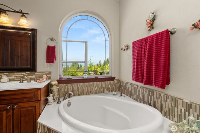 1471 E Webb Hill Road, Union, WA 98592