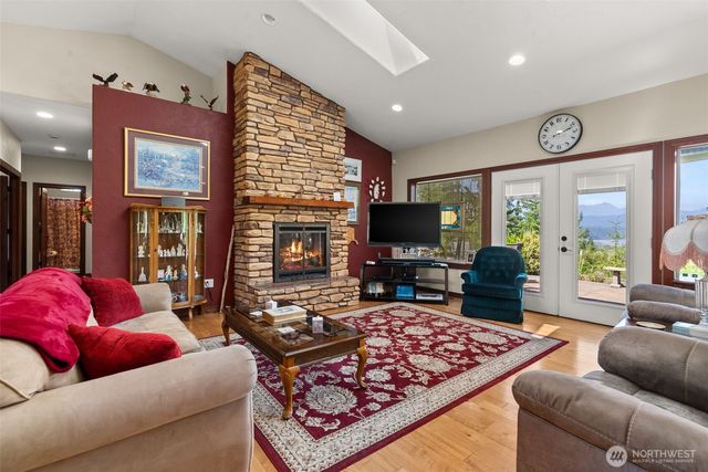 1471 E Webb Hill Road, Union, WA 98592