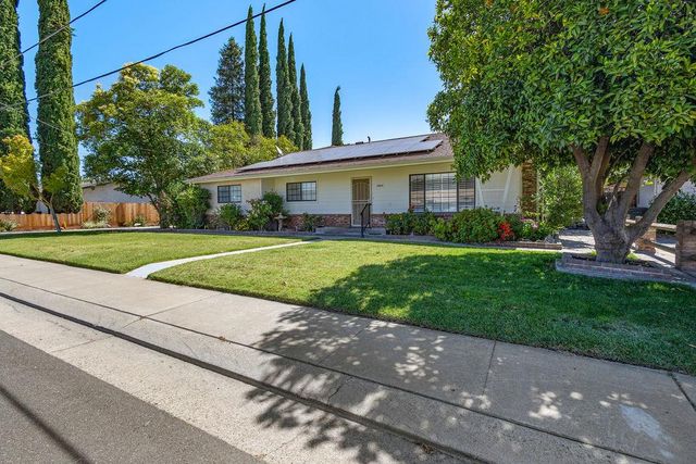 1604 Walnut Ave, Escalon, CA 95320