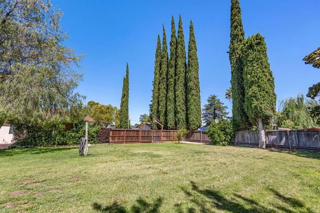 1604 Walnut Ave, Escalon, CA 95320