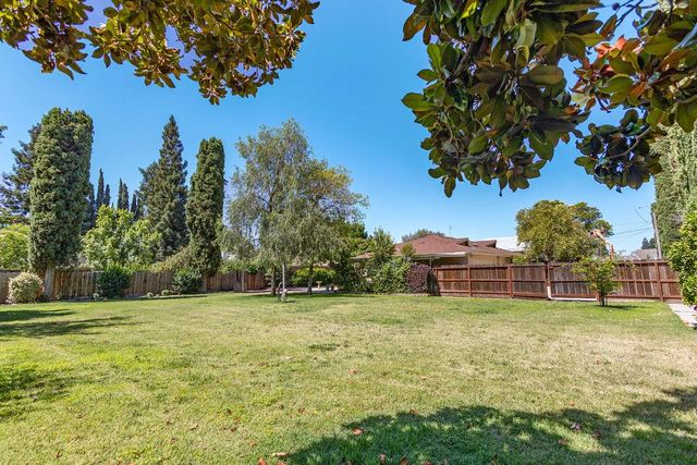 1604 Walnut Ave, Escalon, CA 95320