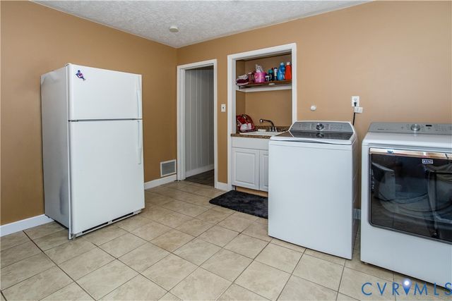4512 Wraywood Ave, Chester, VA 23831