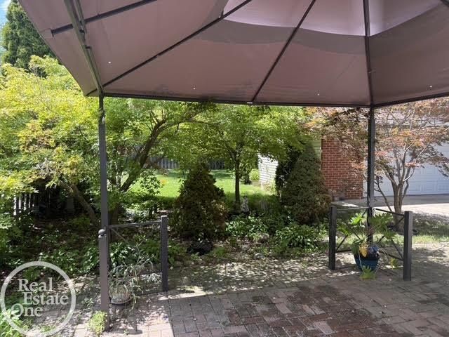 31705 Saint Margaret Street, St Clair Shores, MI 48082