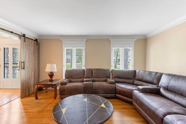 754 VALLEYBROOK DR, Memphis, TN 38120