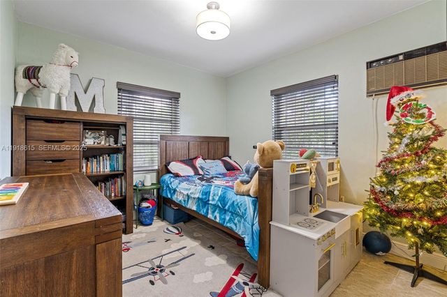 341 NW 147th St, Miami, FL 33168