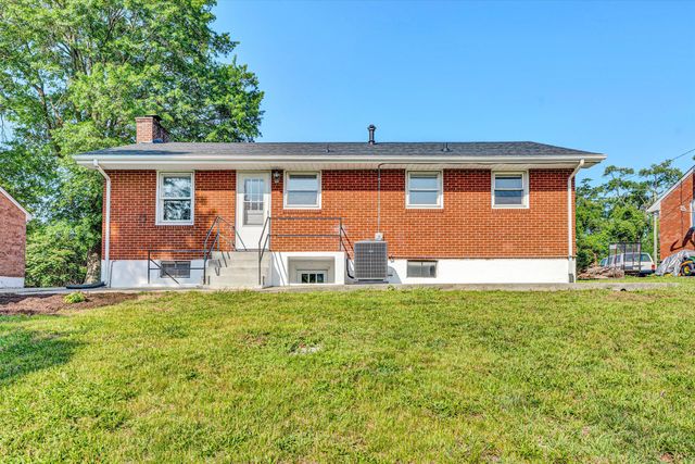 5225 Florist RD, Roanoke, VA 24019