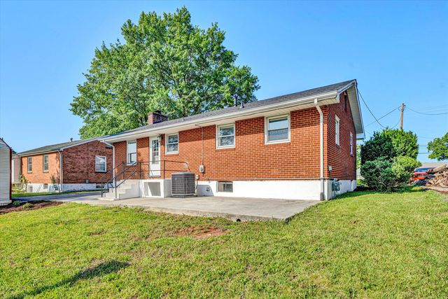 5225 Florist RD, Roanoke, VA 24019