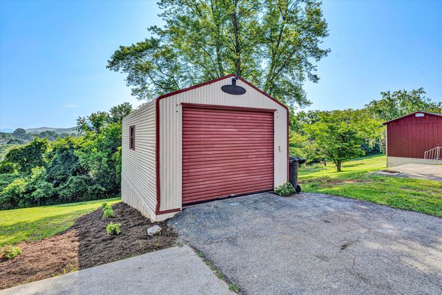 5225 Florist RD, Roanoke, VA 24019