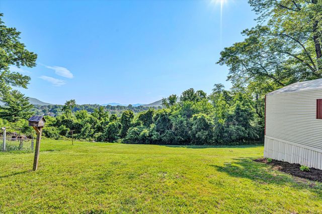 5225 Florist RD, Roanoke, VA 24019
