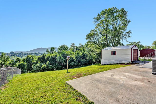 5225 Florist RD, Roanoke, VA 24019