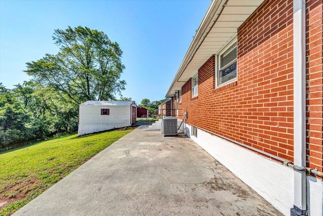 5225 Florist RD, Roanoke, VA 24019
