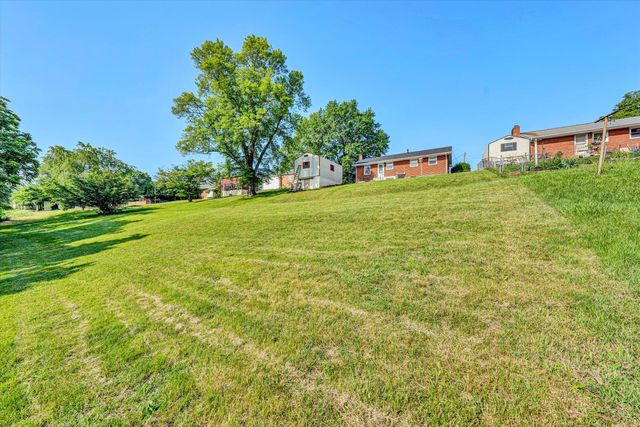 5225 Florist RD, Roanoke, VA 24019