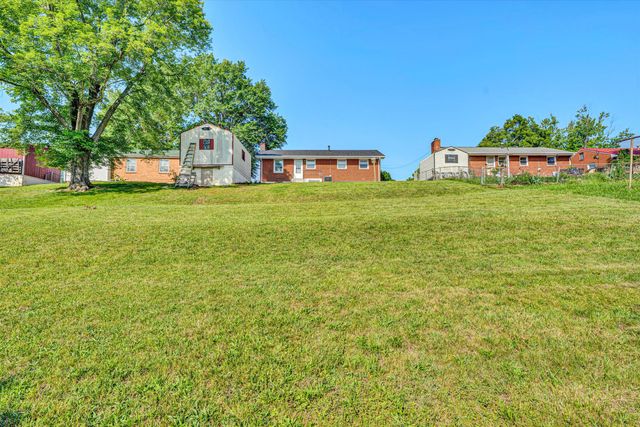 5225 Florist RD, Roanoke, VA 24019