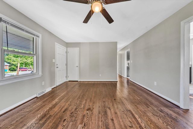 5225 Florist RD, Roanoke, VA 24019
