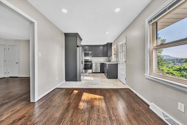 5225 Florist RD, Roanoke, VA 24019