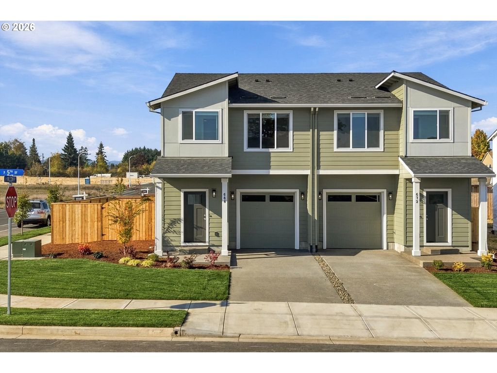 Image 1 of property listing at 688 5th, Carlton, OR 97111
