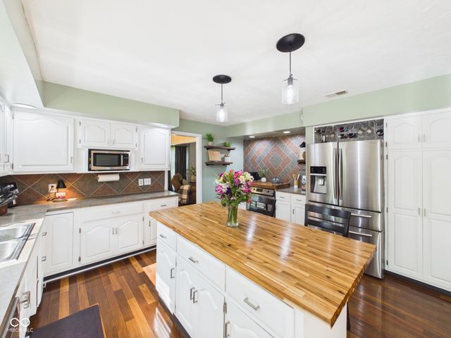 1822 Williams Way E, Anderson, IN 46011