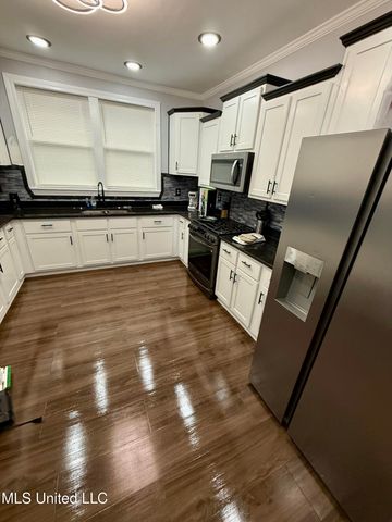 202 Panola Avenue, Batesville, MS 38606