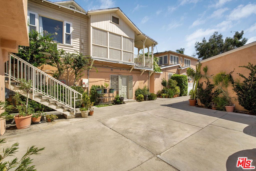 5913 Willoughby Avenue, Los Angeles, CA 90038 — photo 2