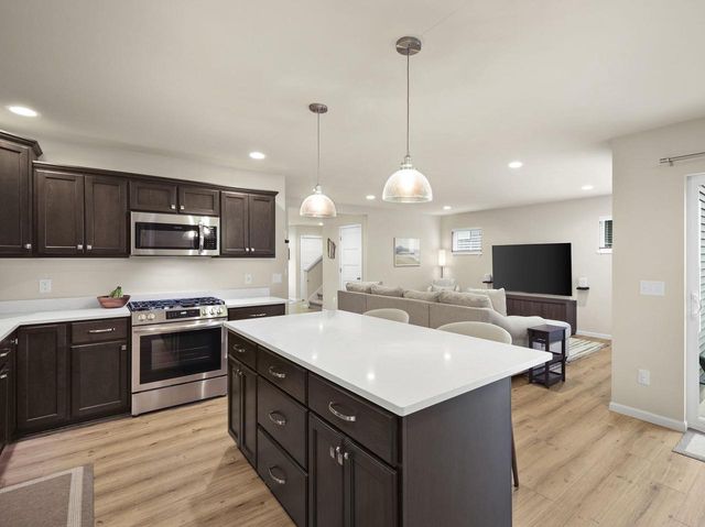 674 Hillcrest Drive, Waunakee, WI 53597