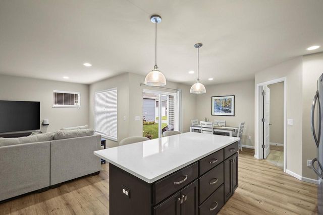 674 Hillcrest Drive, Waunakee, WI 53597