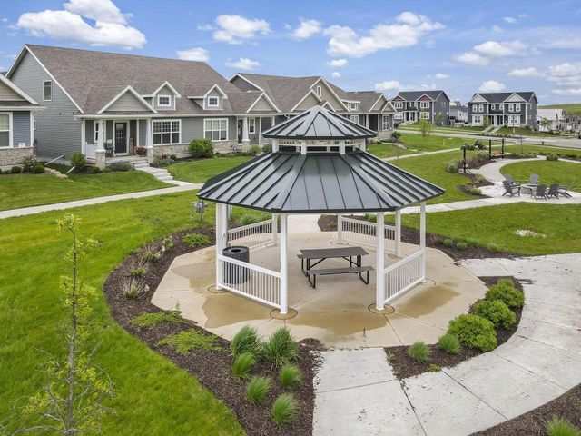 674 Hillcrest Drive, Waunakee, WI 53597
