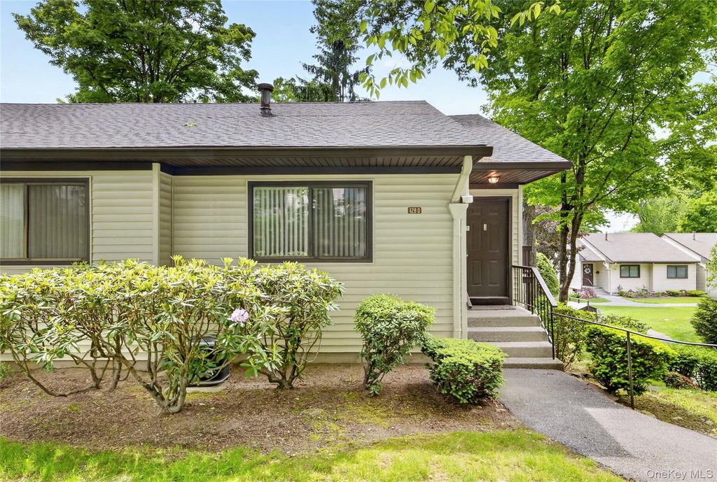 128D Columbia Court D, Yorktown Heights, NY 10598