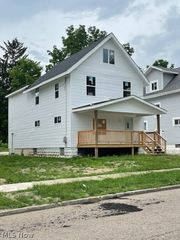672 Moon Street, Akron, OH 44307