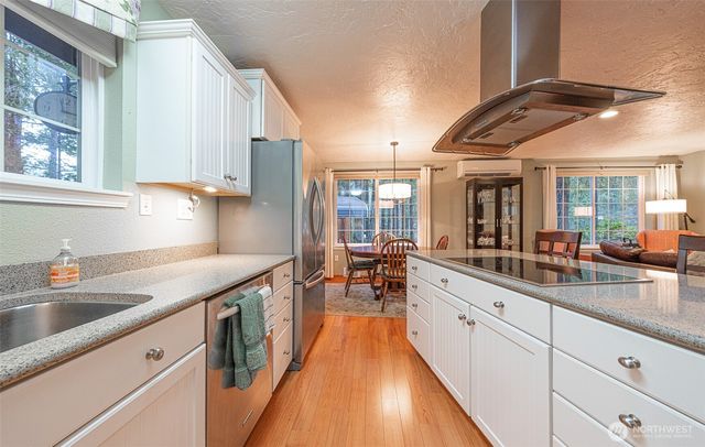 121 N Chinook Drive N, Hoodsport, WA 98548