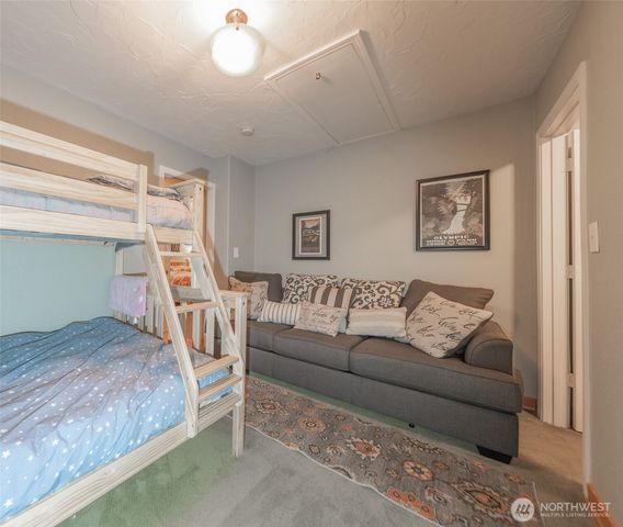 121 N Chinook Drive N, Hoodsport, WA 98548