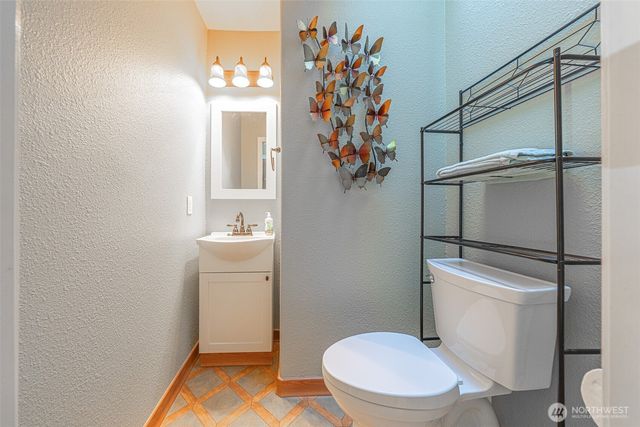 121 N Chinook Drive N, Hoodsport, WA 98548