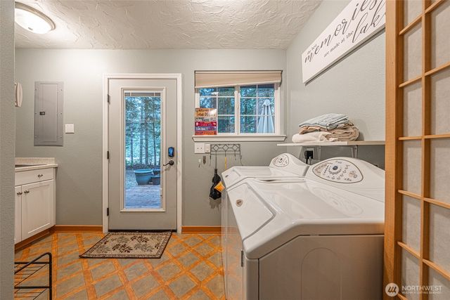 121 N Chinook Drive N, Hoodsport, WA 98548