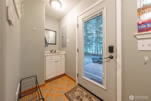 121 N Chinook Drive N, Hoodsport, WA 98548