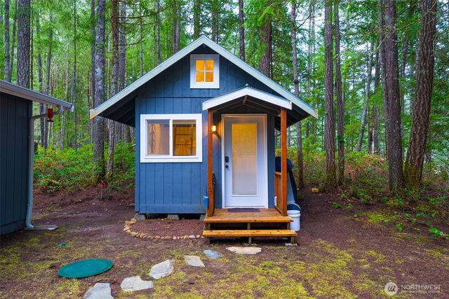 121 N Chinook Drive N, Hoodsport, WA 98548