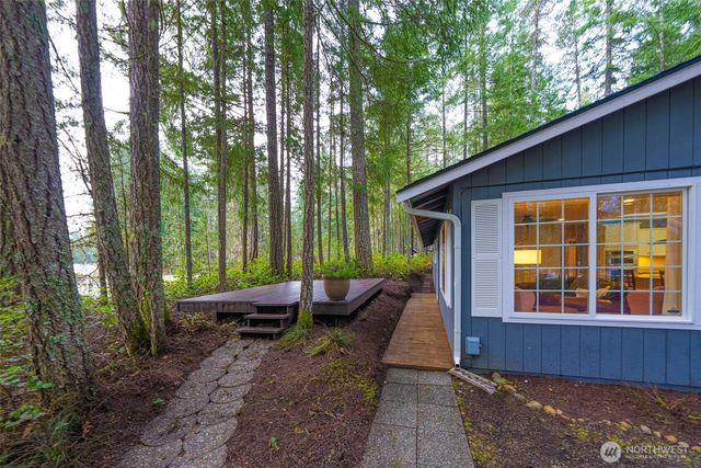 121 N Chinook Drive N, Hoodsport, WA 98548