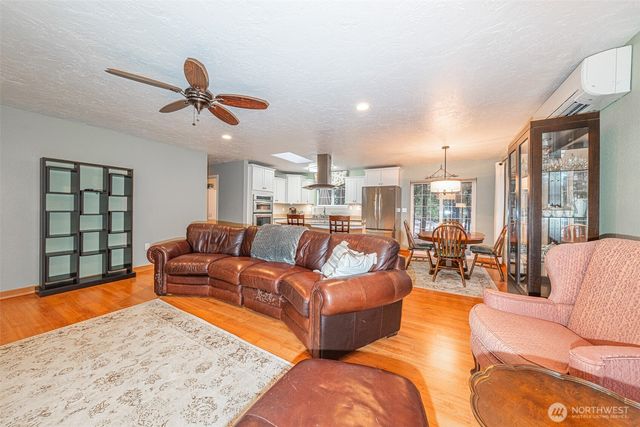 121 N Chinook Drive N, Hoodsport, WA 98548