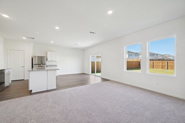 404 Cliff DR, Maxwell, TX 78656