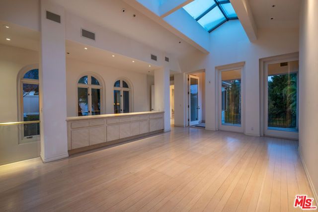 1136 Calle Vista Drive, Beverly Hills, CA 90210